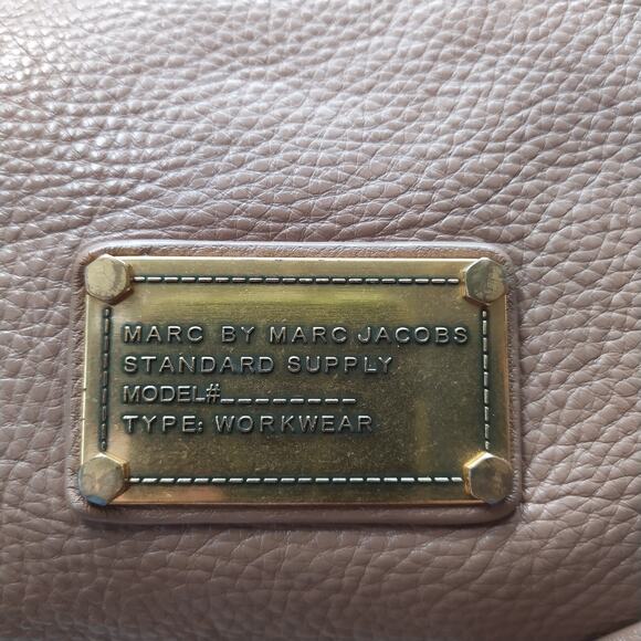 Marc by Marc Jacobs Classic Q Taupe Brown Pebbled Leather Shoulder Bag - Picture 5 of 16